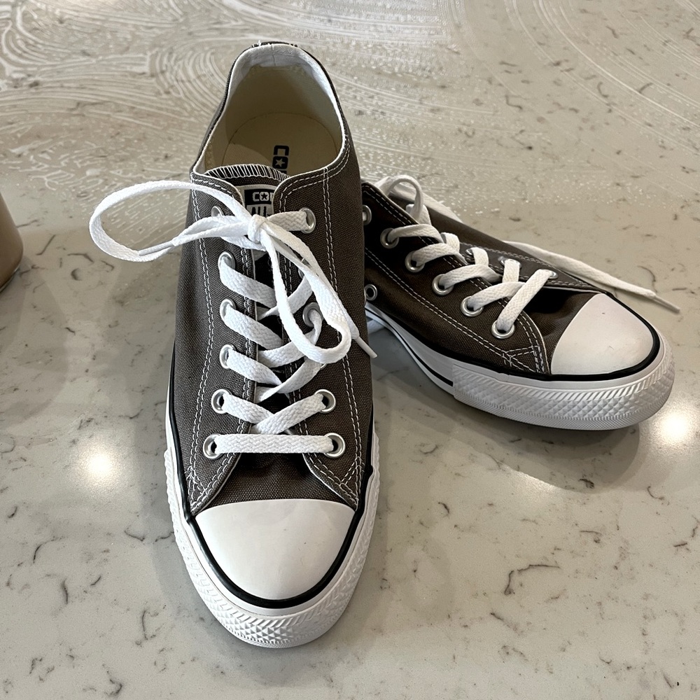 Grey Chuck Taylor All Star Low Top Converse Size 8.5